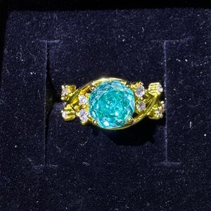 Elegant Gold and Green Ring
